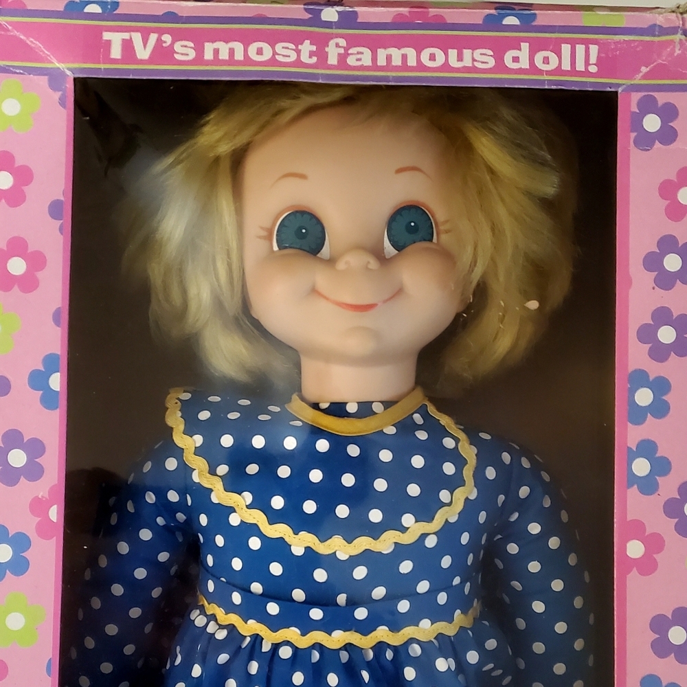 Working - Vintage y2k 20" Mrs. Beasley Talking Doll Pull String Family Affair